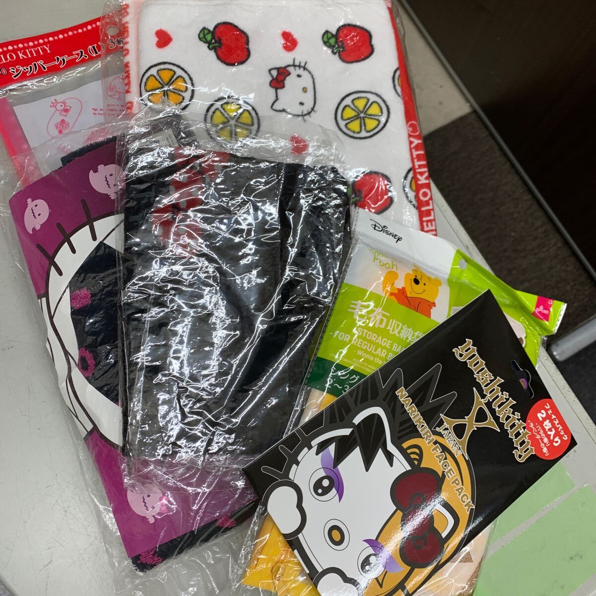 ハローキティ グッズ Tシャツ ぬいぐるみ リュック タオル 大量まとめ売り
